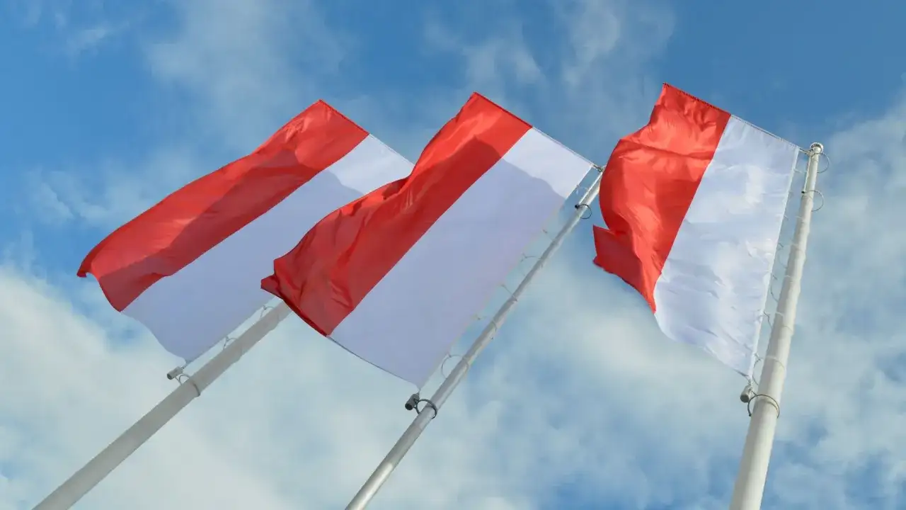 Czerwono-biało-czerwona flaga - Austria, Liban, Peru?