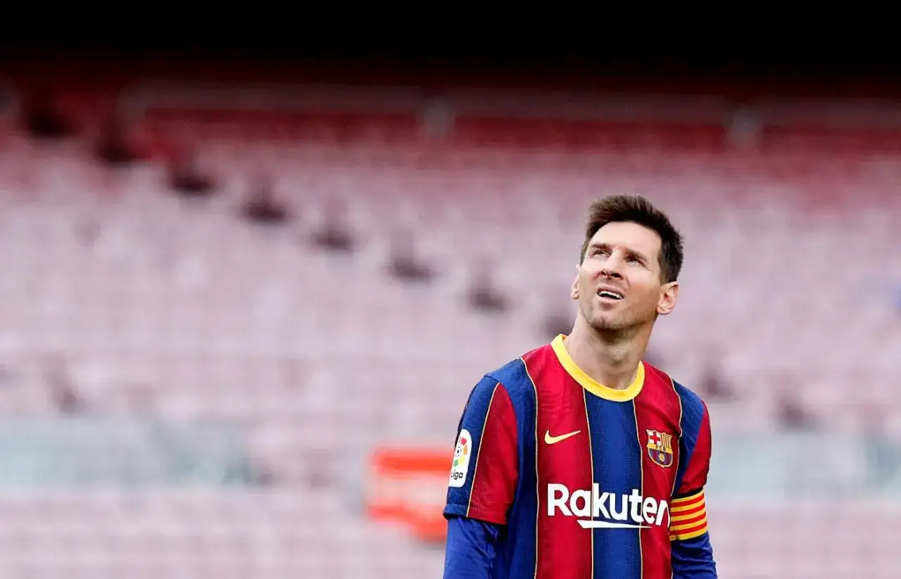 Messi w Barcelonie - Jak zmienił klub i piłkę?