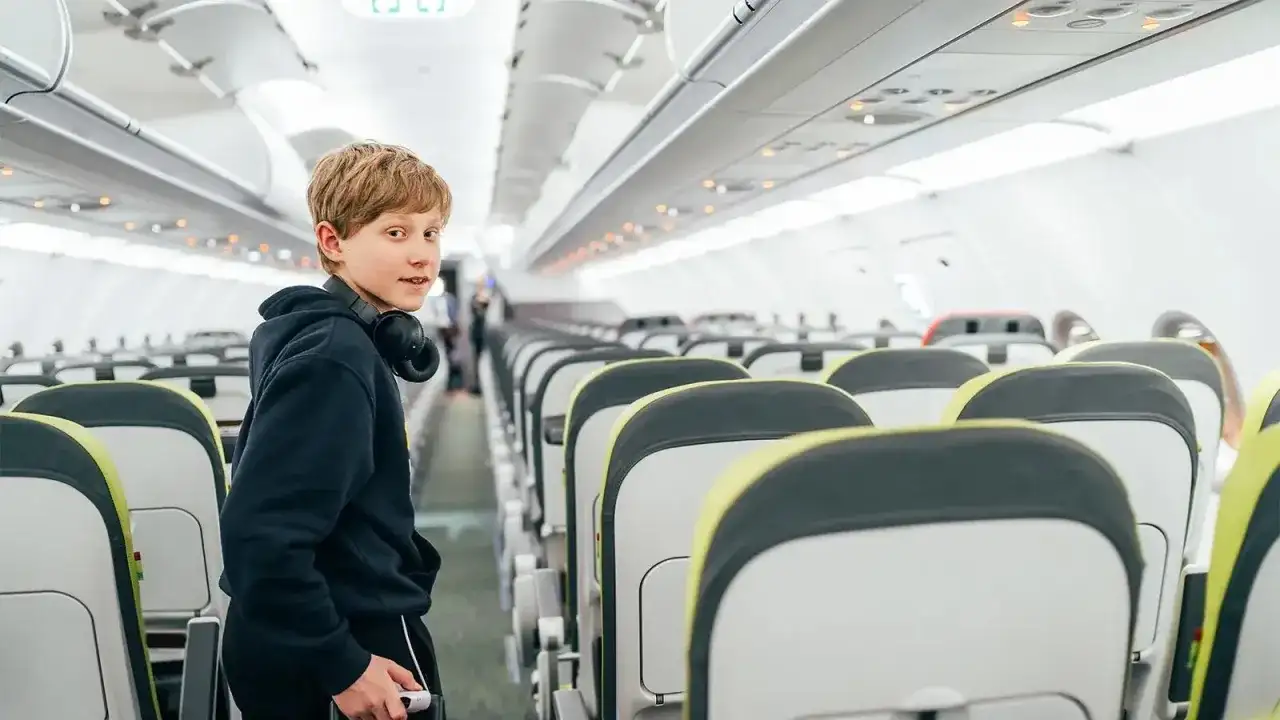 Samodzielny lot Ryanair - Od ilu lat? Uniknij problemów!