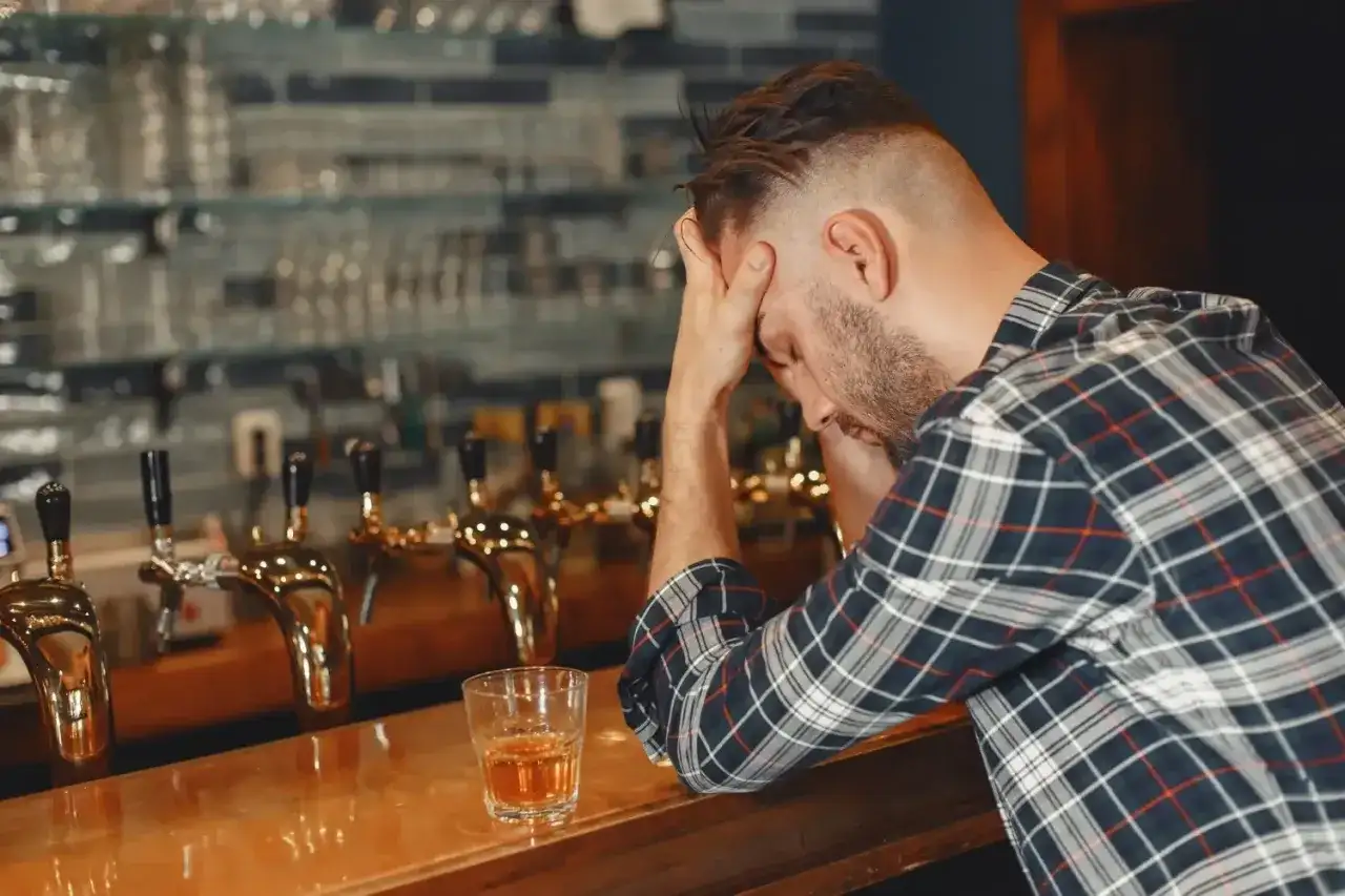 6 objawów uzależnienia od alkoholu - Kiedy reagować?
