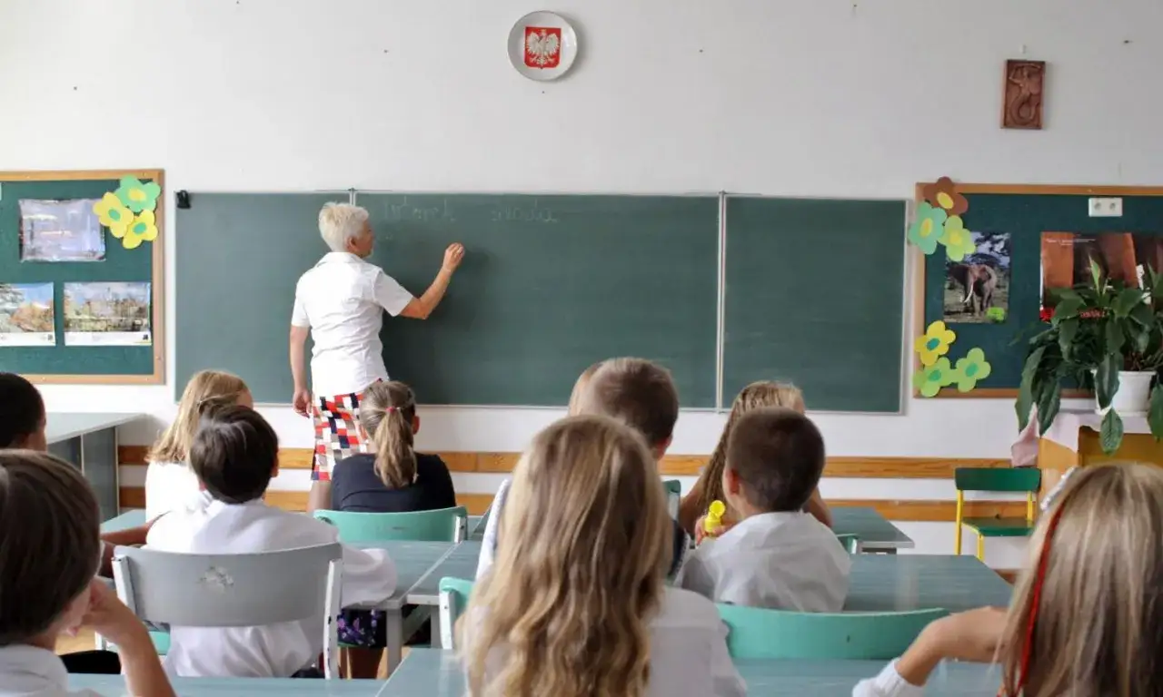 Koniec gimnazjów w Polsce: Kiedy i dlaczego zniknęły? Kluczowe daty