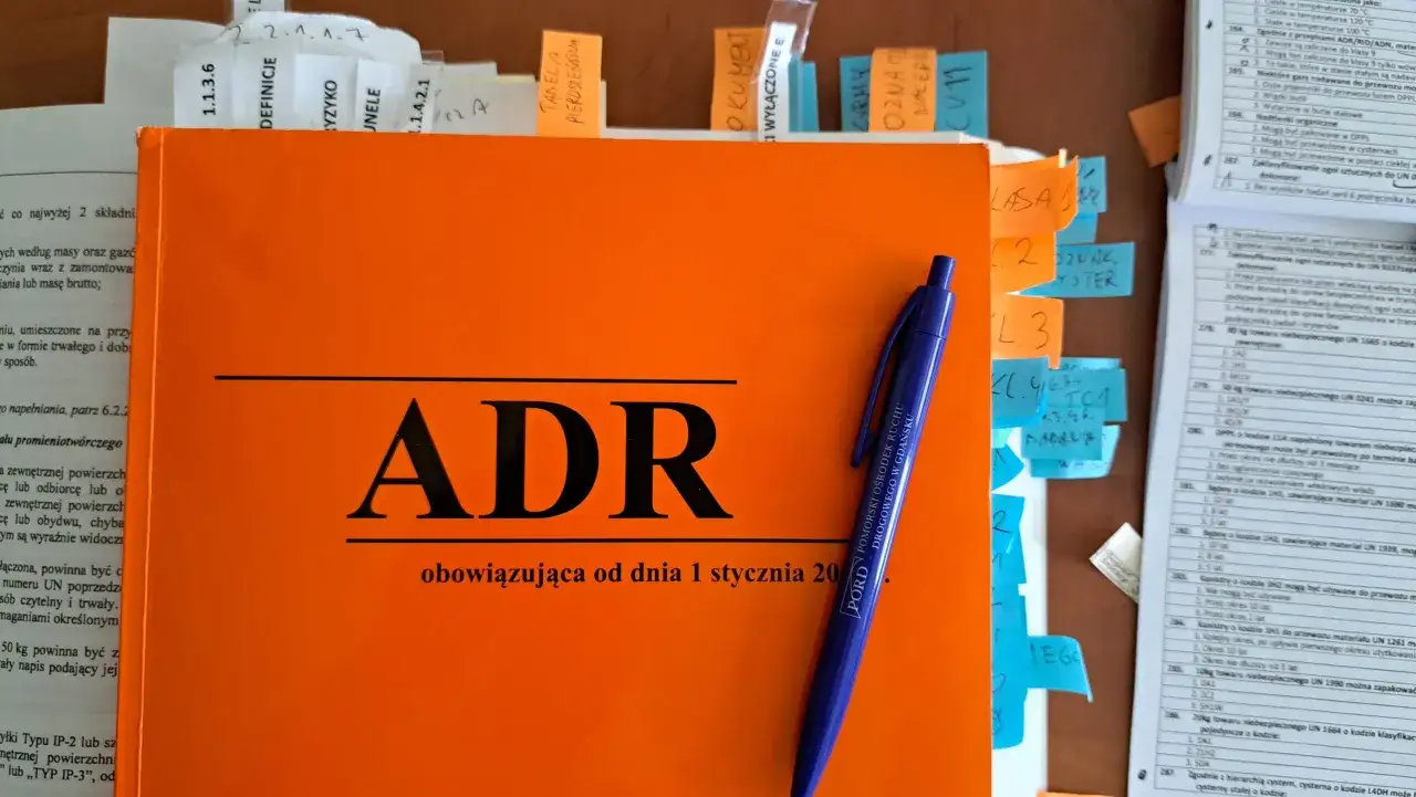 Uprawnienia ADR - Jak wybrać kurs, zdać egzamin i nie przepłacić?