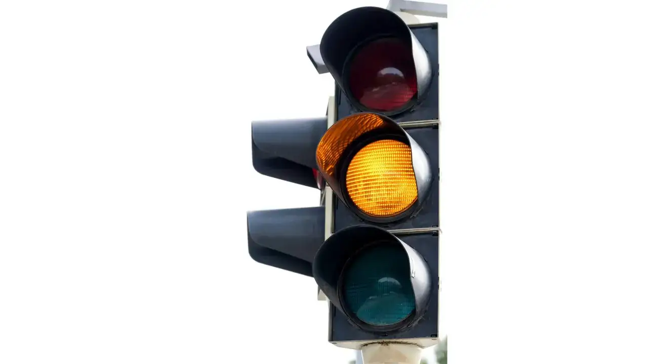 Feu rouge à une intersection - règles et sanctions