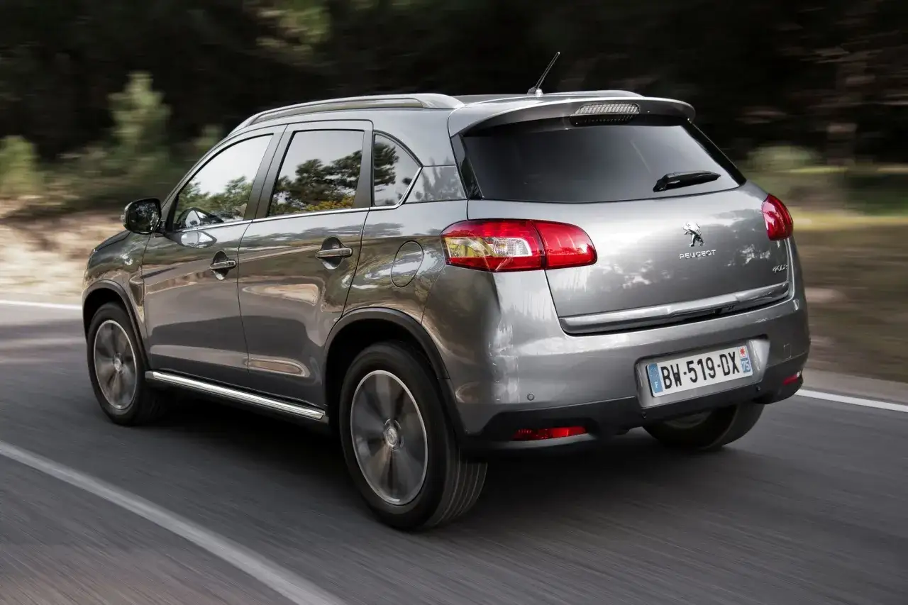 Peugeot 4008 - Dwie wersje, jeden dylemat. Czy warto kupić?