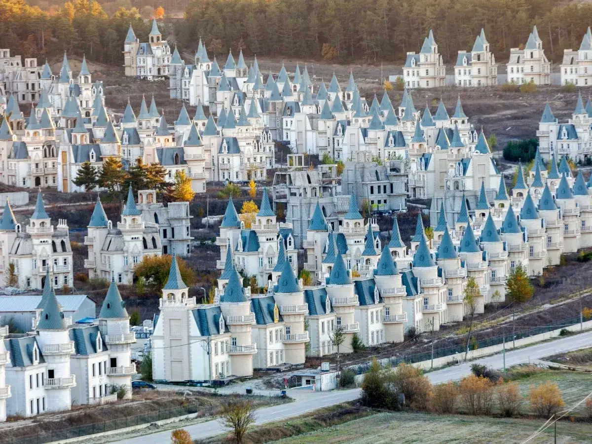 Burj Al Babas – niedokończony resort w Turcji. Jak go zwiedzić?