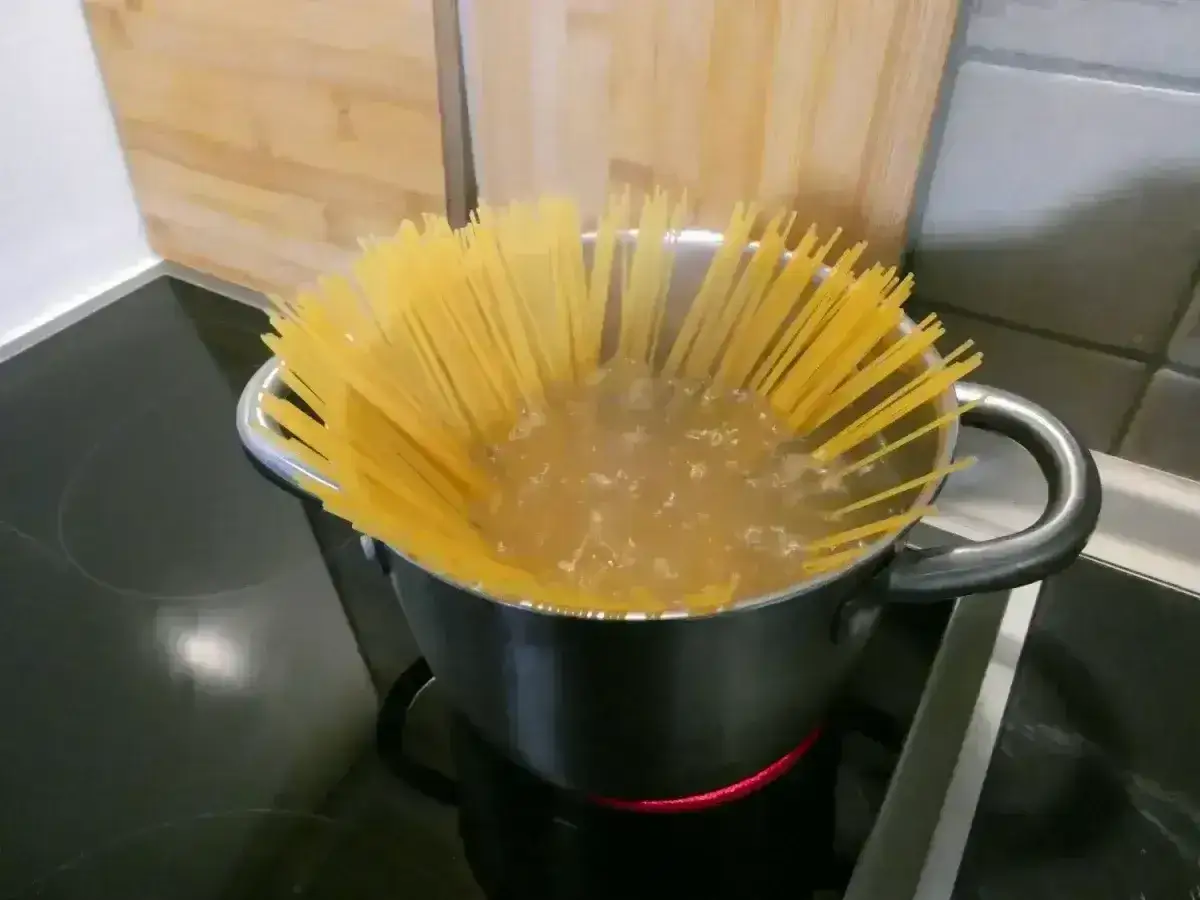 Ile gotować makaron? Perfekcyjne al dente za każdym razem!