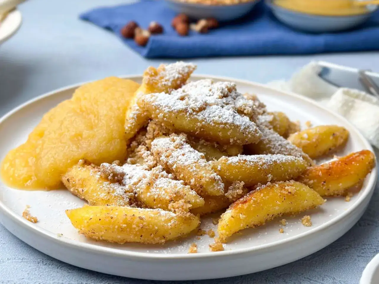 Schupfnudeln mit Apfelmus - So gelingt der Klassiker perfekt