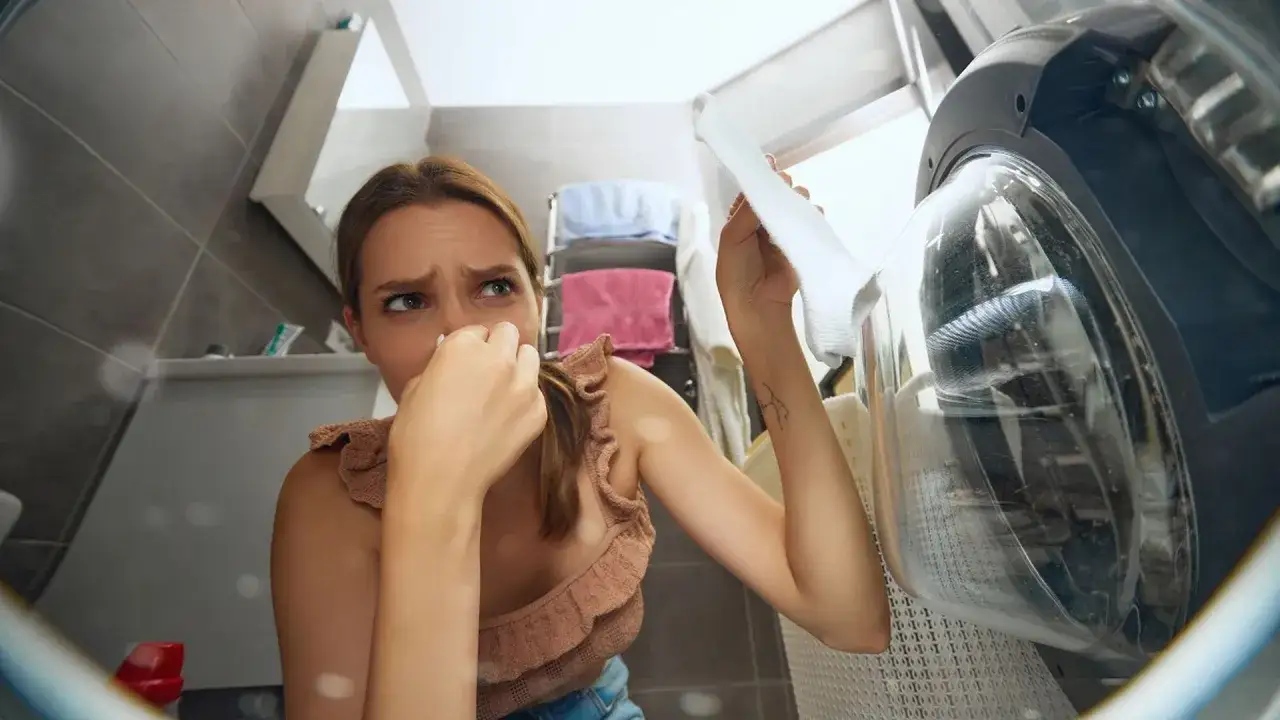 Zapach z pralki - Poznaj przyczyny i usuń problem!