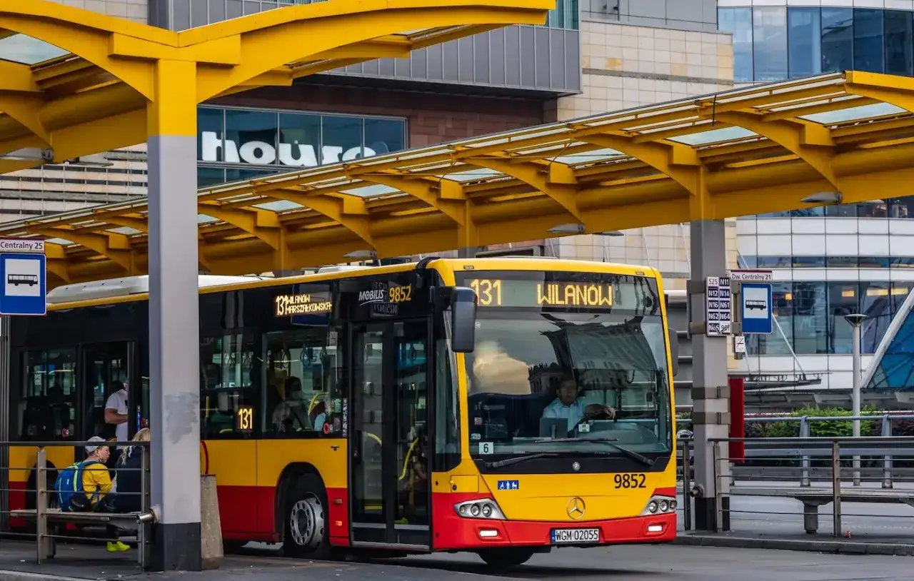 Jak zostać kierowcą autobusu - Zarobki, wymagania i realia zawodu