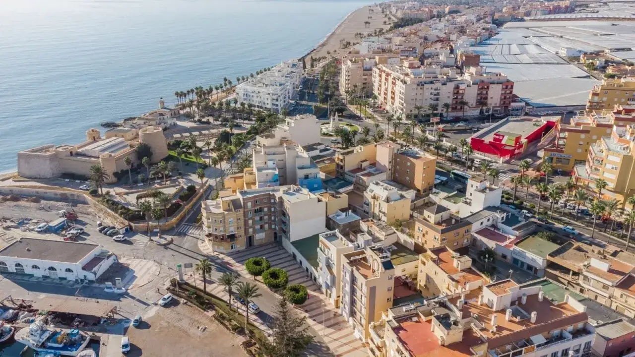 Centro Roquetas de Mar - ¿Vivir o invertir? La guía definitiva