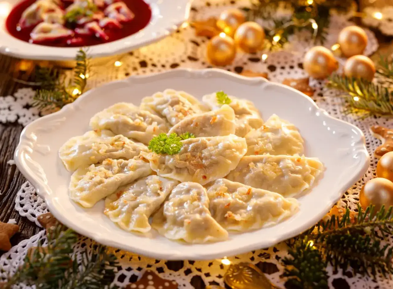 Pierogi z kapustą - idealny farsz i miękkie ciasto. Sprawdź!