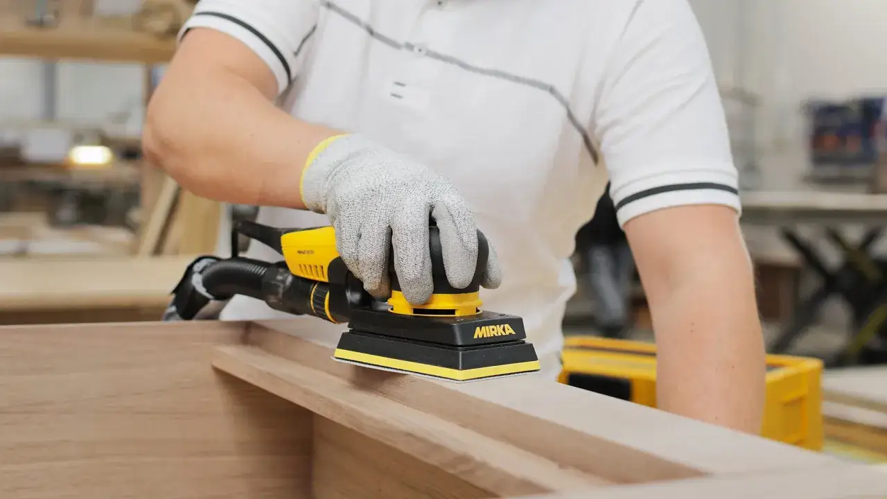 Poncer une porte en bois - Le guide pour un résultat parfait