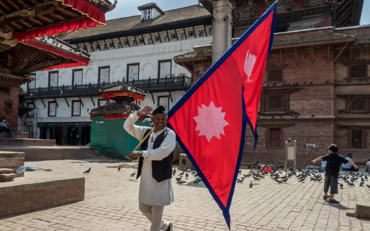Flaga Nepalu - Jedyna taka na świecie. Co oznaczają symbole?