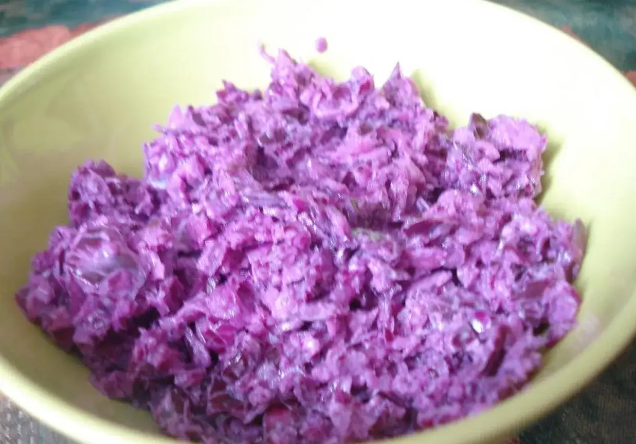 Surówka z czerwonej kapusty z majonezem - idealny przepis!