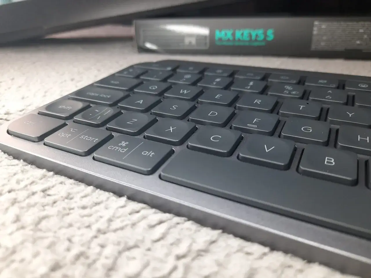 Shift Enter na laptopie - Jak działa i dlaczego to ważne?