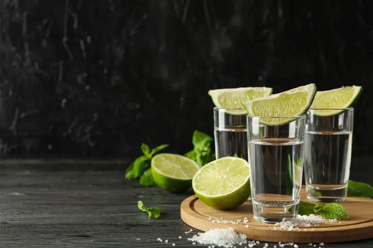 Mezcal co to - Poznaj dymny smak agawy i różnice z tequilą