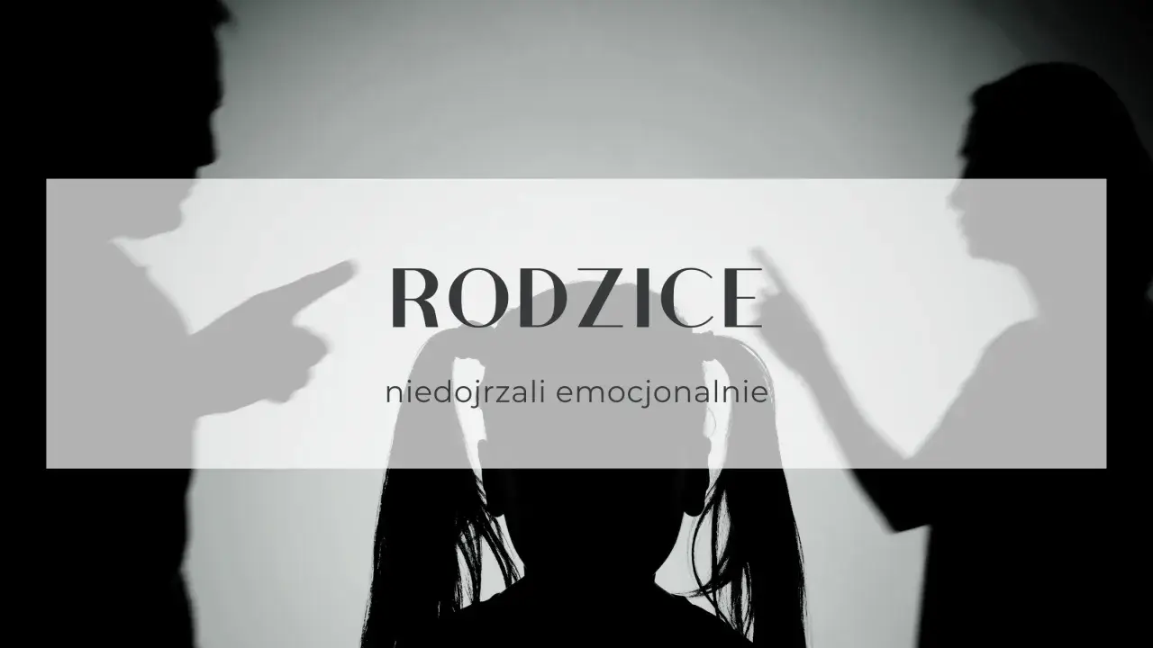 Cienie rodziców wskazują palcami na siebie, podczas gdy w centrum sylwetka dziecka. Tekst: "Rodzice niedojrzali emocjonalnie".
