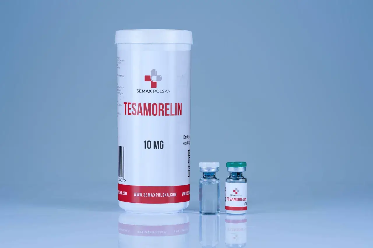 Pojemnik i fiolki z lekiem Tesamorelin 10 mg od Semax Polska.