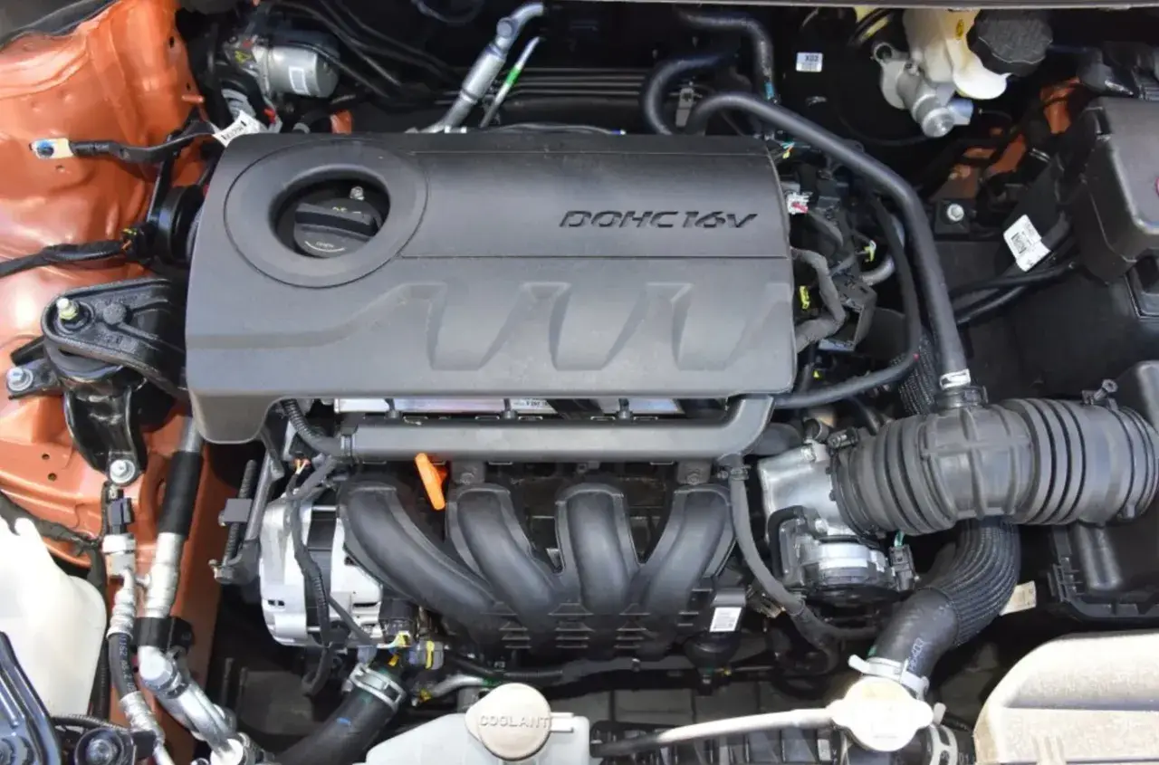 Silnik 1.6 MPI z DOHC 16V, gotowy do pracy.