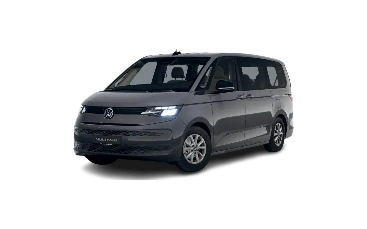 Szary Volkswagen Multivan T7 z włączonymi światłami, gotowy na podróż.