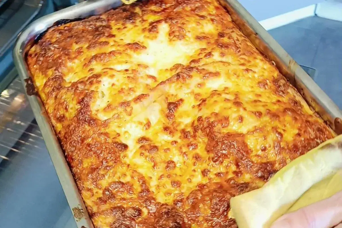 Lasagne maison dorée et gratinée, prête à être dégustée. Un délice pour la conservation des bons moments.