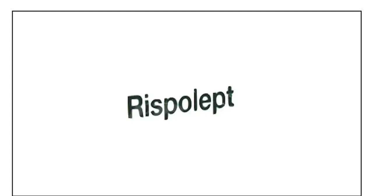 Napis "Risperidona" na białym tle.