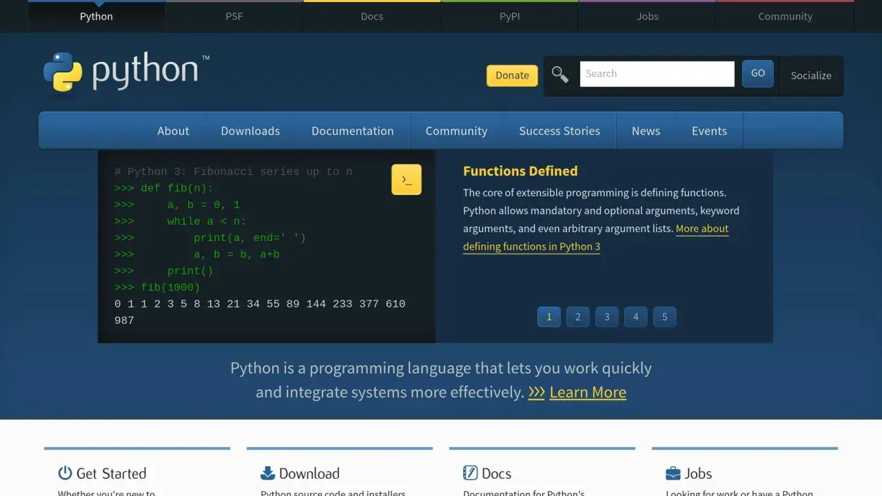 Code Python affichant la série de Fibonacci. Le site web Python met en avant les fonctions et leur définition.
