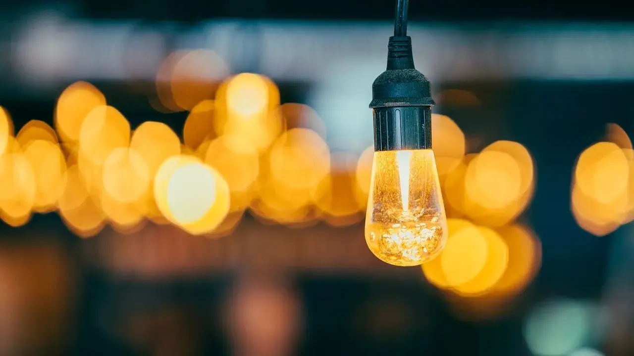 Lampy z recyklingu: Stwórz DIY lub kup. Eko-design dla Twojego domu!