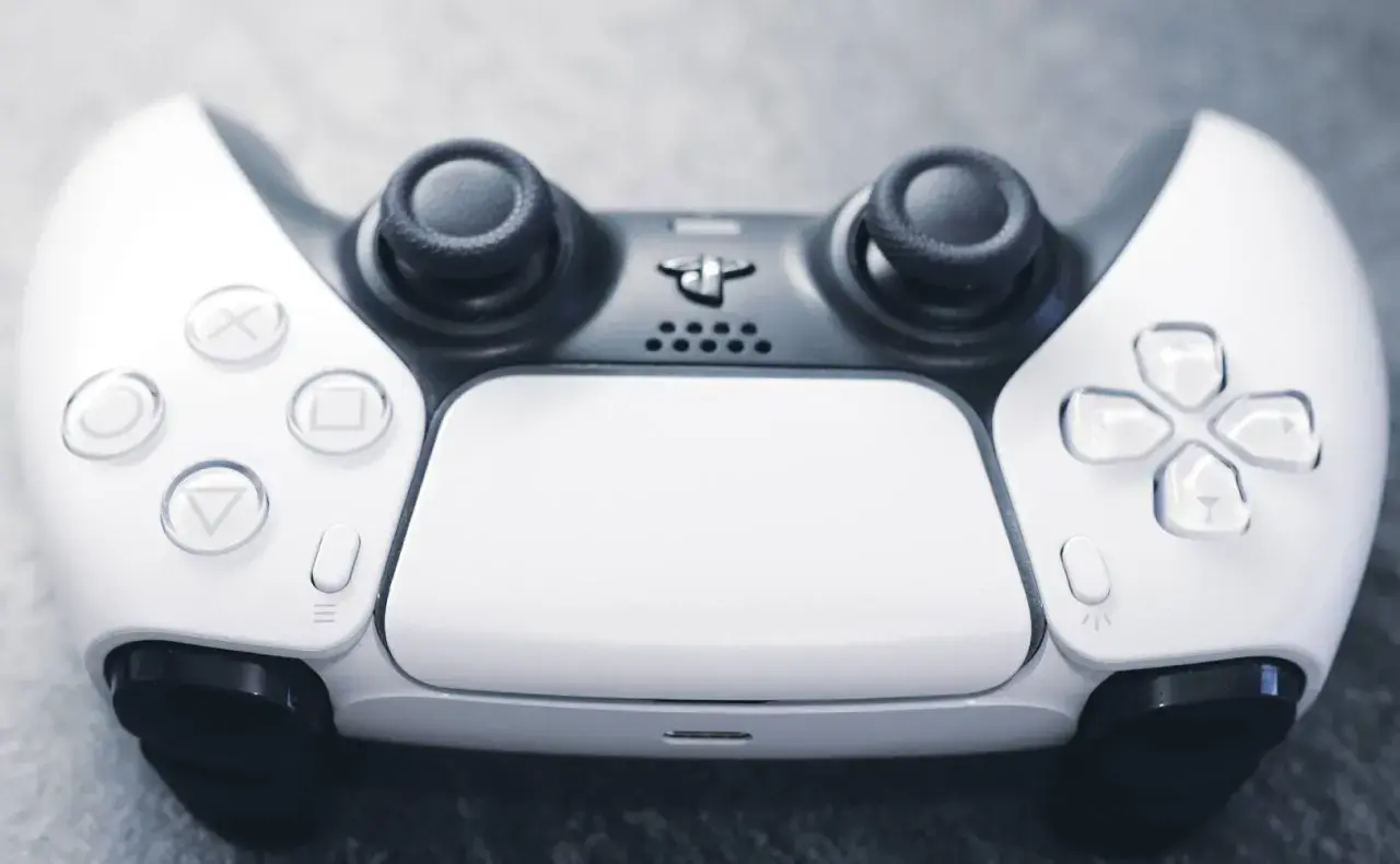 PS5 pionowo: Podstawka konieczna? Chroń konsolę przed awarią!
