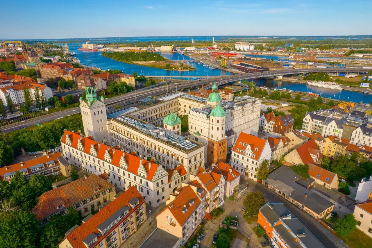 Szczecin: Co ciekawego? Odkryj sekrety Pływającego Ogrodu!