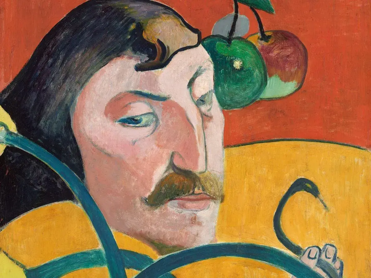 Portret mężczyzny z wąsami i jabłkami nad głową, w stylu Paula Gauguina.