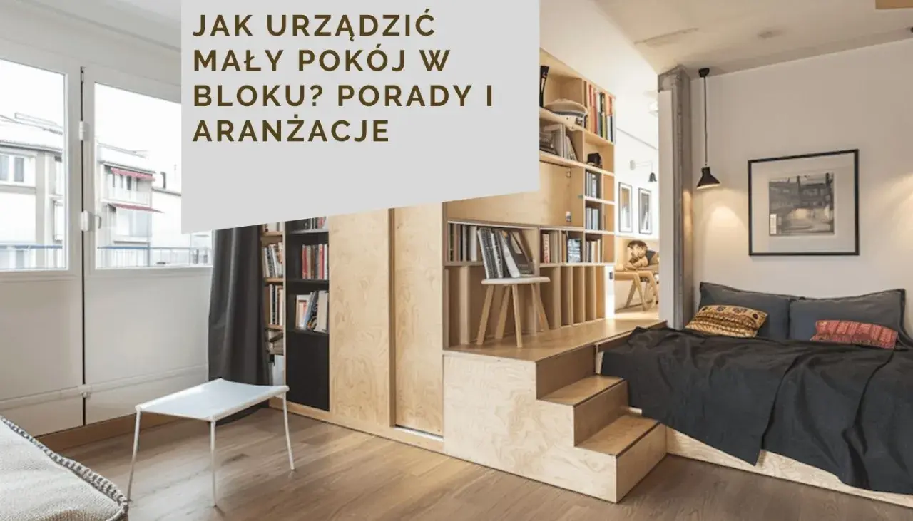 Funkcjonalna aranżacja małego pokoju w bloku: podniesione łóżko ze schodkami, mnóstwo półek na książki i minimalistyczny stolik.