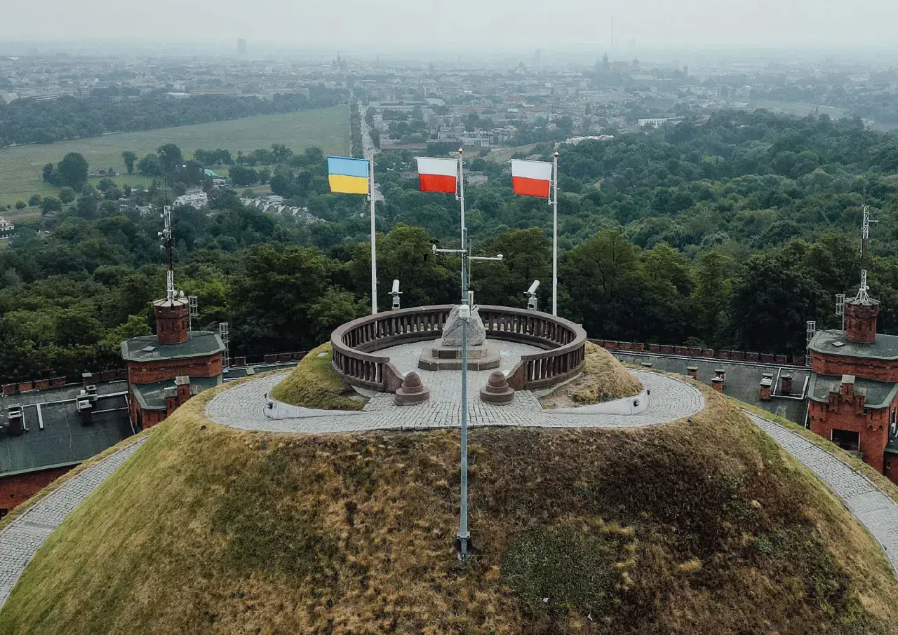 Jak wygląda flaga Ukrainy? Symbolika, historia i solidarność