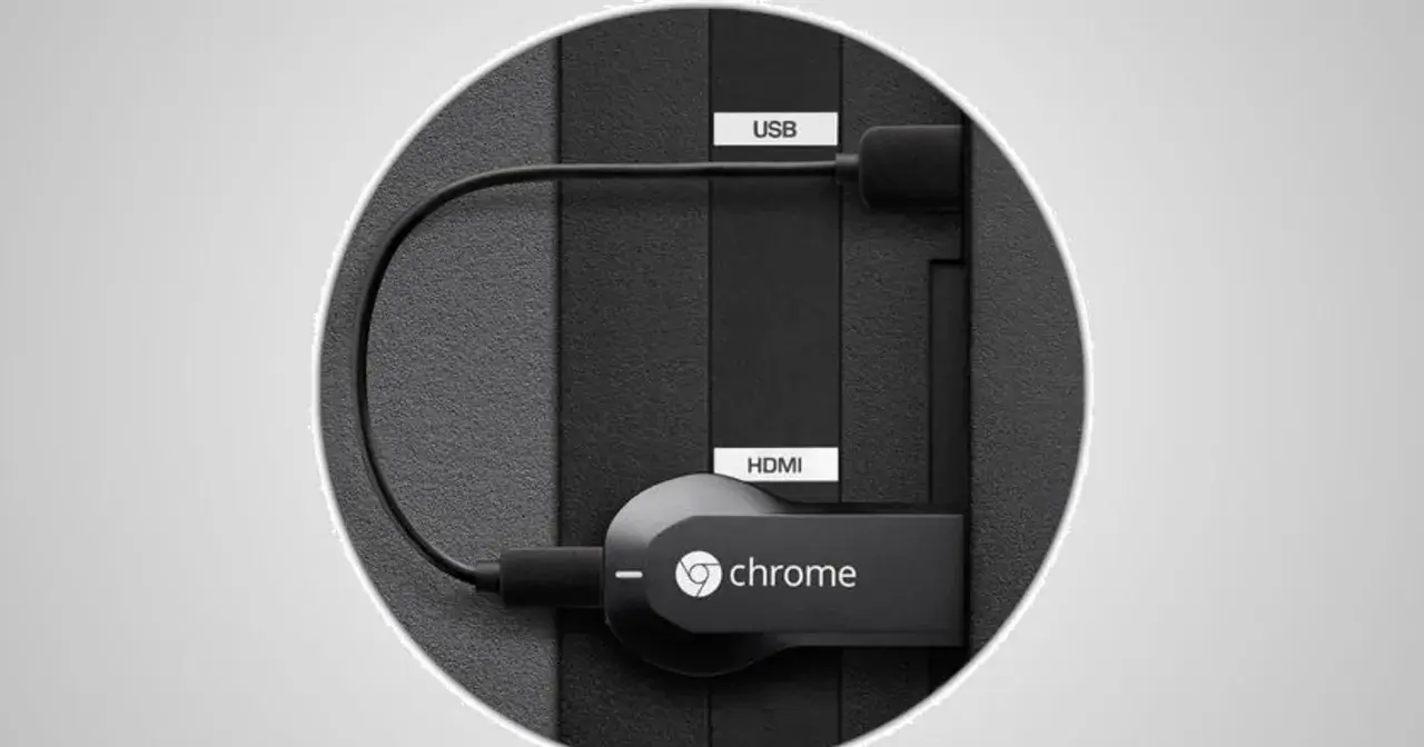 Chromecast podłączony do portu HDMI i USB telewizora Samsung.
