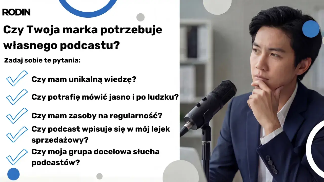 Mężczyzna zastanawia się nad stworzeniem podcastu. Czy Twoja marka potrzebuje własnego podcastu? Rozważ to w kontekście marketingu.