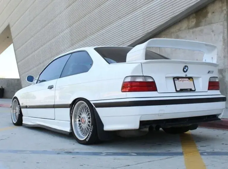 Spoiler do BMW E36 Clubsport - jak poprawia wygląd i osiągi