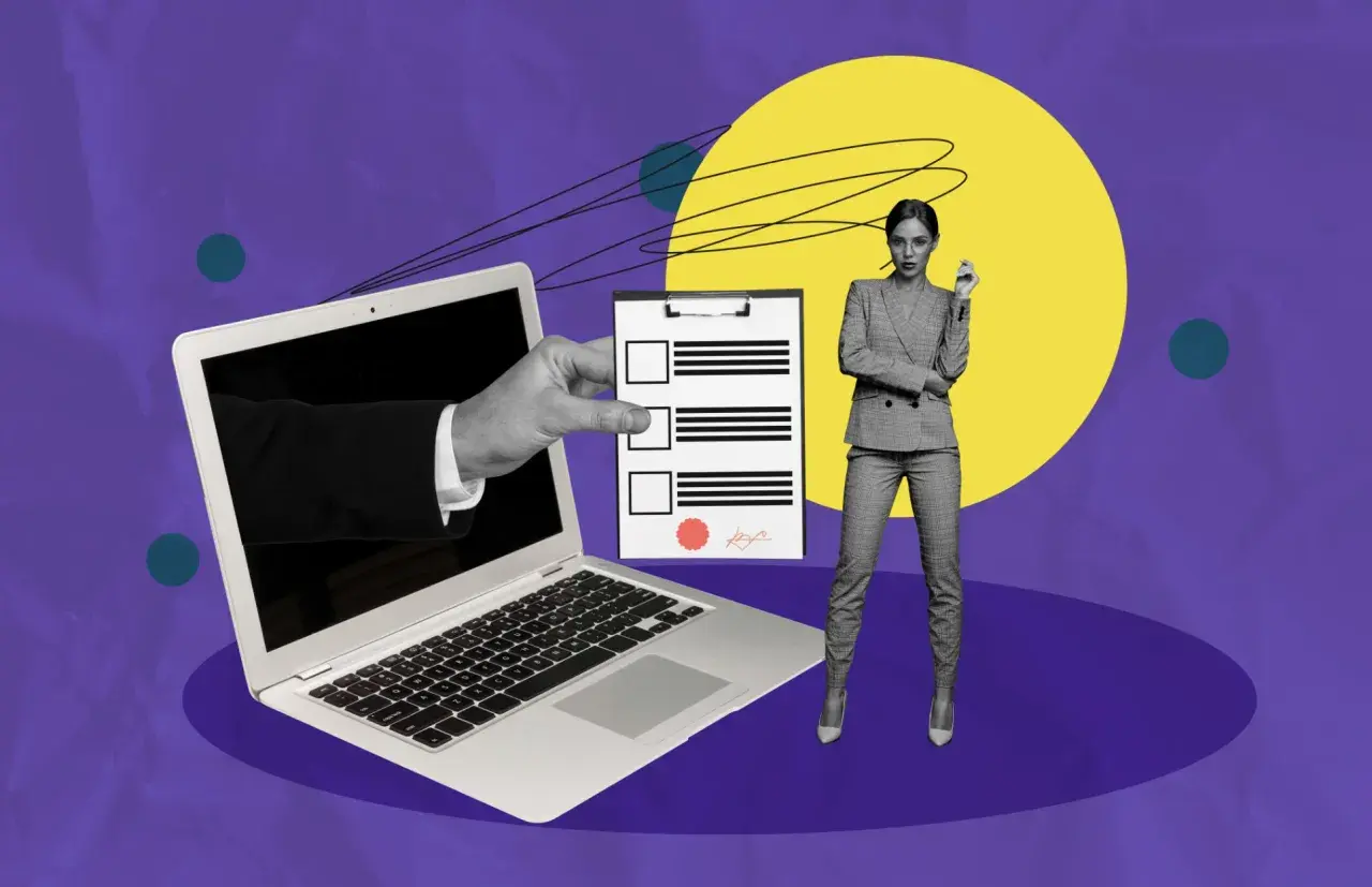 Ręka wychodząca z laptopa podaje dokument z polami do wypełnienia. Obok stoi kobieta w garniturze. Zastanawiasz się, w jakim programie napisać CV?