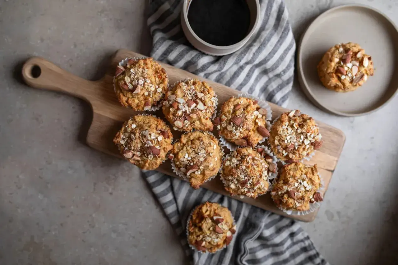 Muffins med havre och mandel, perfekta som frukost eller mellanmål med bra kolhydrater.