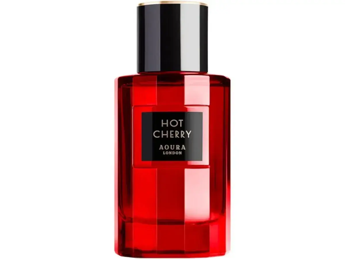 Elegancka, czerwona butelka perfum "Hot Cherry" od Aoura London.
