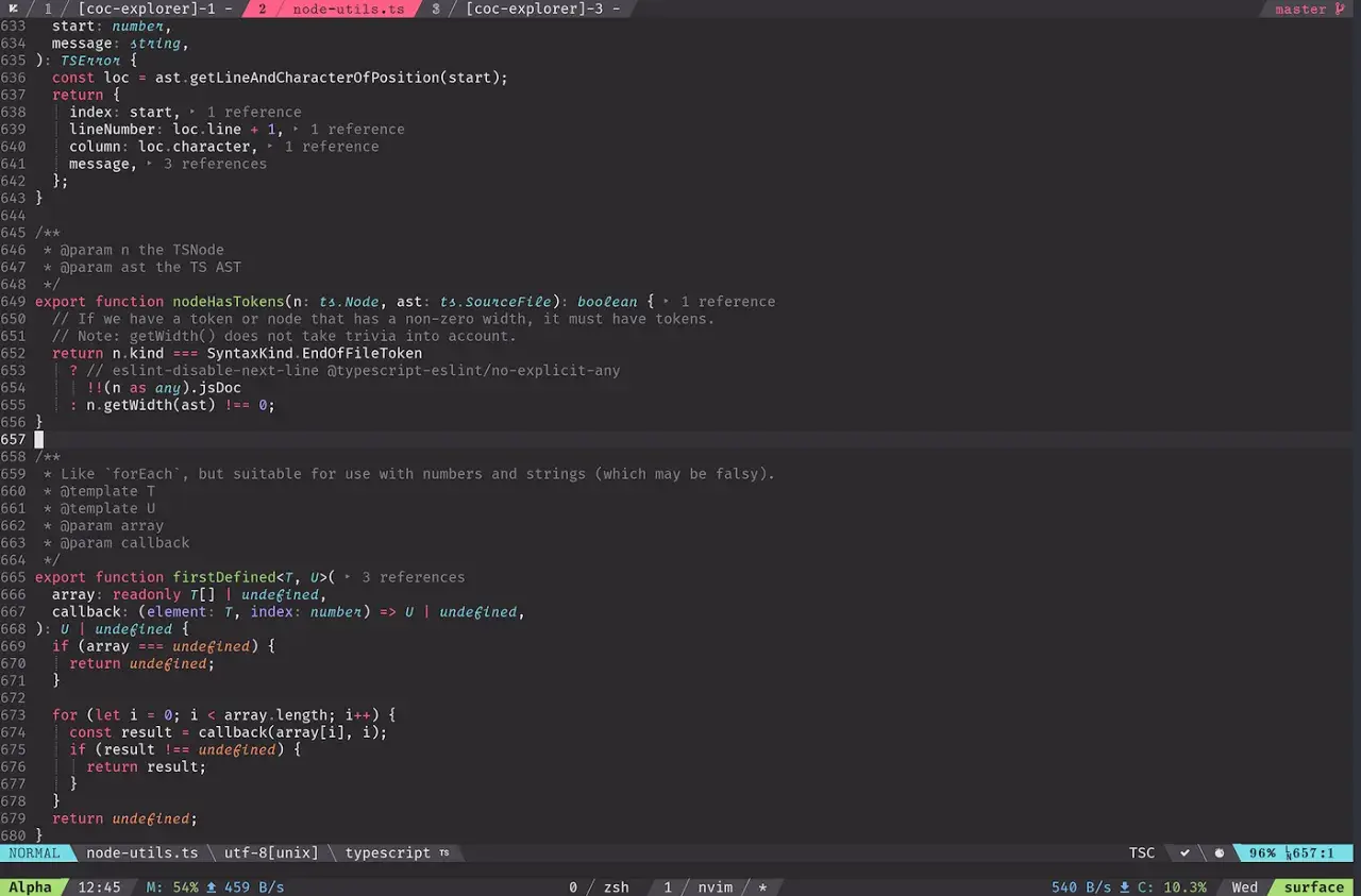 Ciemny edytor tekstu z kodem TypeScript. Widoczne funkcje i zmienne, w tym `nodeHasTokens` i `firstDefined`.