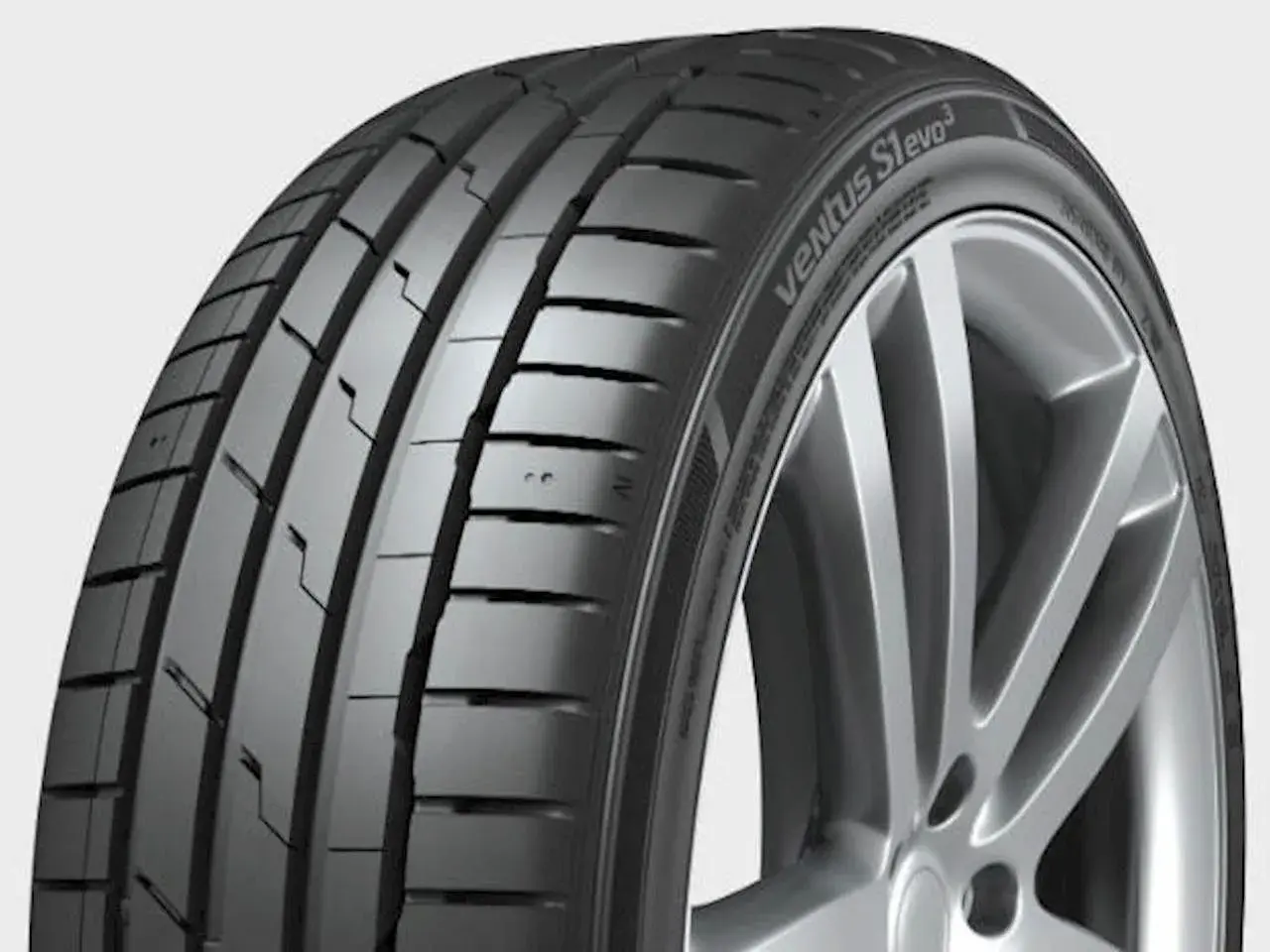 Opony Hankook Ventus S1 evo3 na stylowej feldze. Sprawdź opinie i przekonaj się o ich jakości.