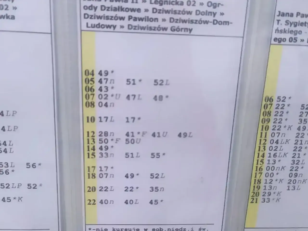 Rozkład jazdy wg przystanków: godziny odjazdów autobusów z poszczególnych miejscowości.