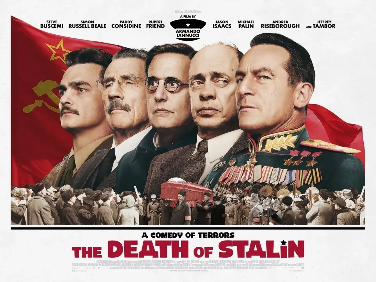 Plakat filmu "Śmierć Stalina" z aktorami w rolach przywódców ZSRR i żałobnikami.