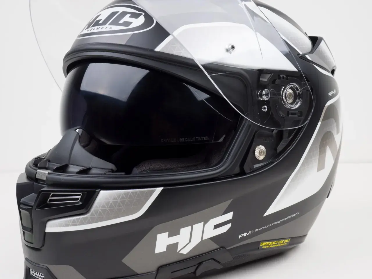 Casco HJC RPHA 70, negro con detalles plateados. Buscando hjc rpha 70 opiniones para tu próxima aventura.