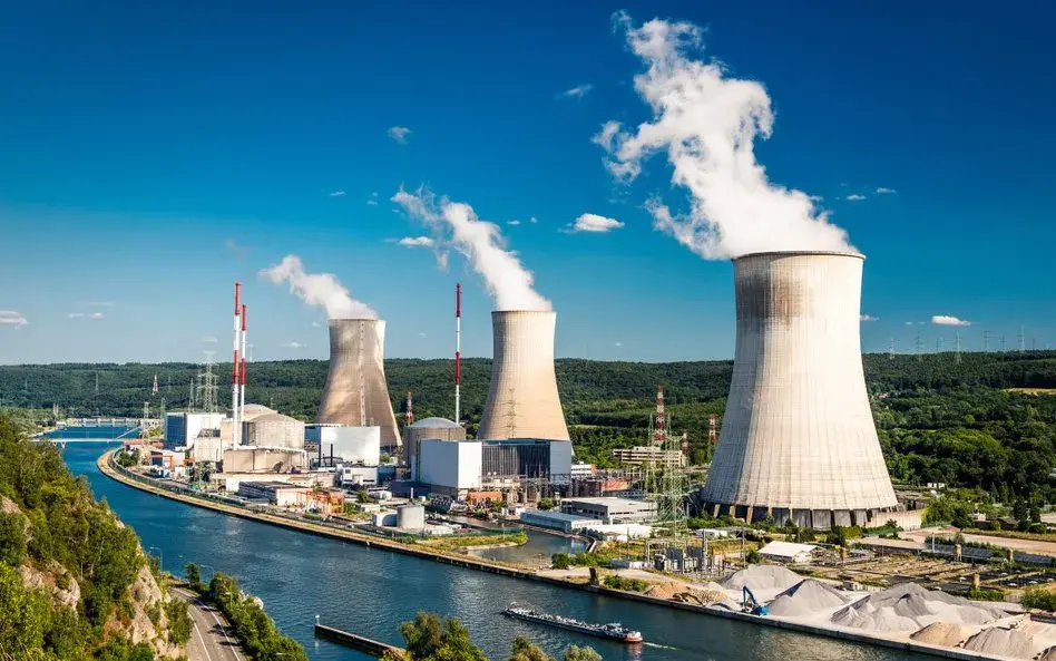 Ile uranu zużywa elektrownia jądrowa rocznie? Fakty i porównania