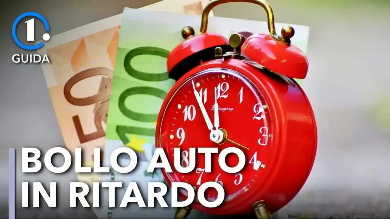 Sveglia rossa e banconote: scopri ogni quanto si paga il bollo auto per evitare ritardi e sanzioni.