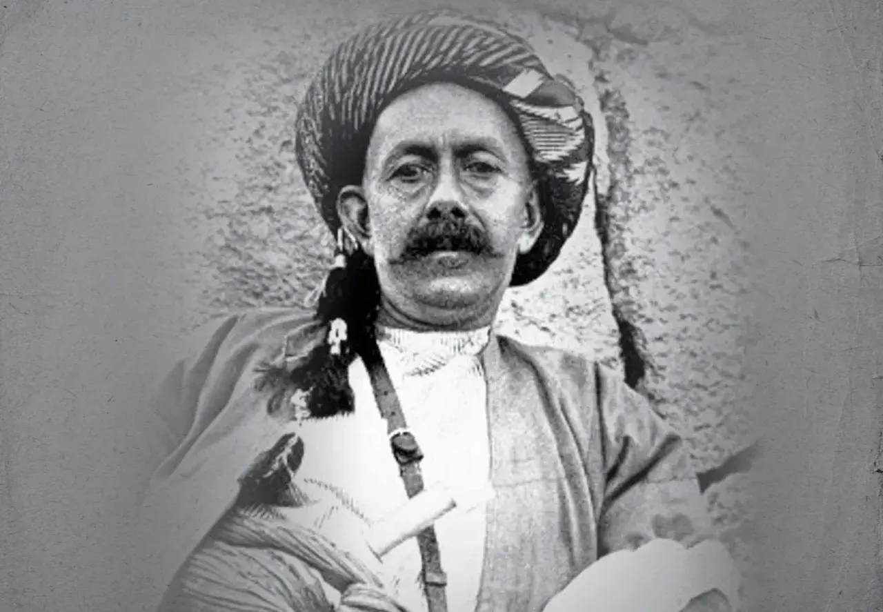 Porträtt av major Eric Bonde i turban och traditionell klädsel. Hans blick är intensiv och mustaschen framträdande.
