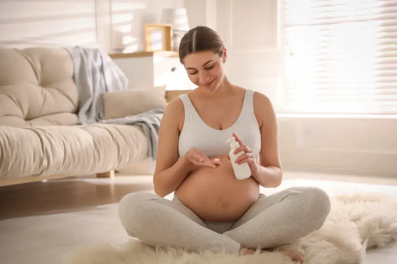Ból brzucha w 31 tygodniu ciąży jak na okres – co to oznacza?