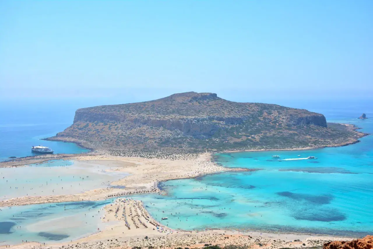 Playa de Balos, Creta que ver. Aguas turquesas, arena blanca y una isla imponente. Un paraíso para disfrutar.