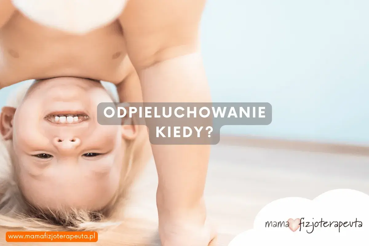 Uśmiechnięte dziecko do góry nogami. Tekst: "OdpiELUCHOWANIE KIEDY?". Poradnik jak odpieluchować dziecko.
